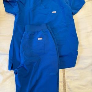 Like new Figs scrub set in size medium